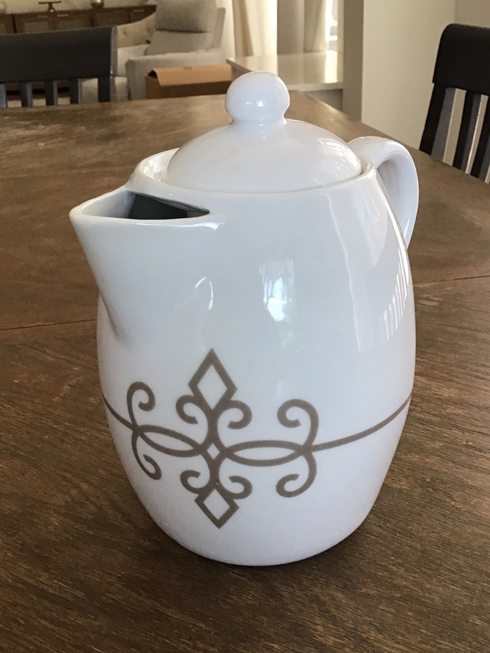 Starbucks 2015 Ceramic Coffee or Teapot.